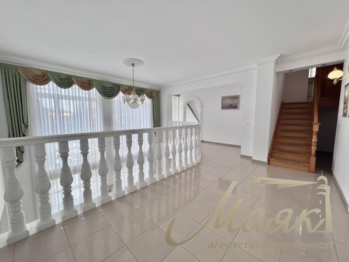 Rent 3-storey house 492,7m2, Lesniki