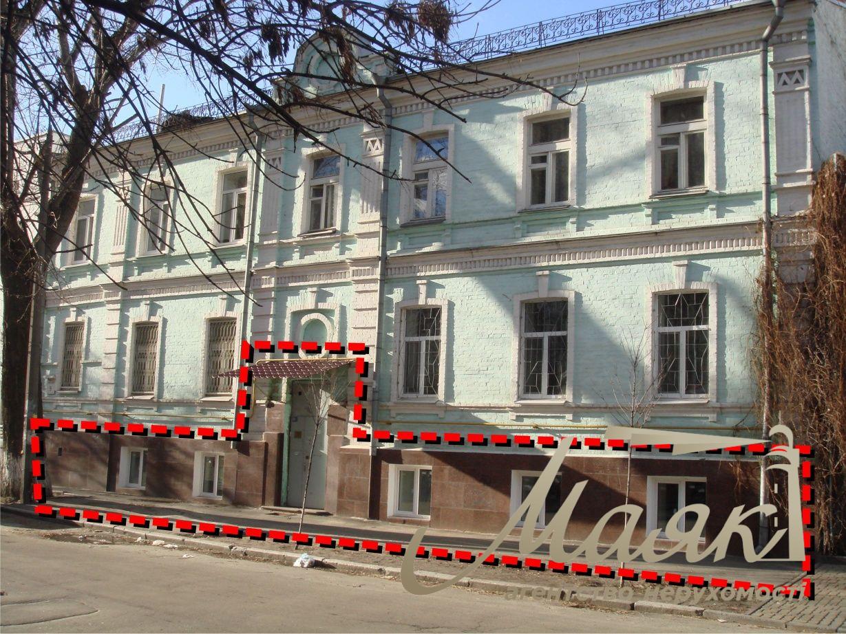 Rent a facade room 150 m2 on Podol, Obolenskaya 9