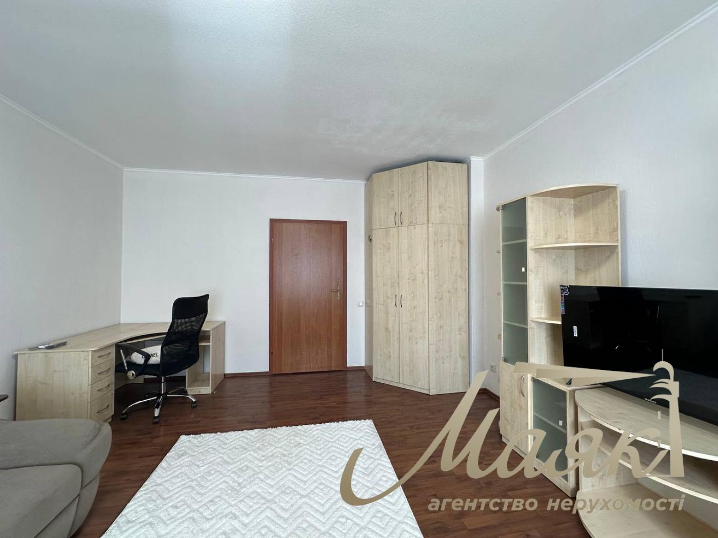 2-room apartment for rent at 4 Raisa Okipnaya Street, Levoberezhnaya.