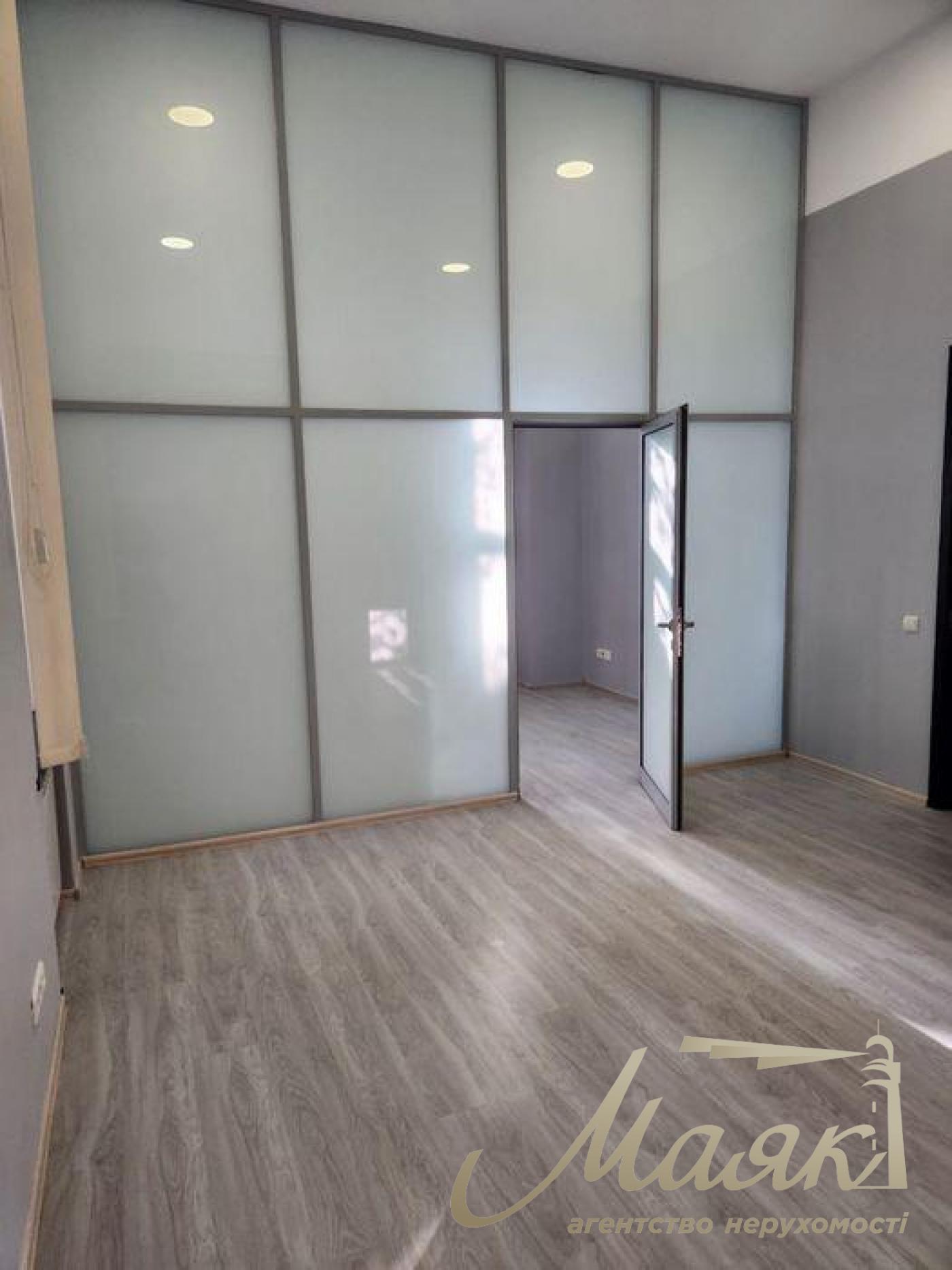 Оренда окремої будівлі площею 620 м², вул. Редутна, Царське Село