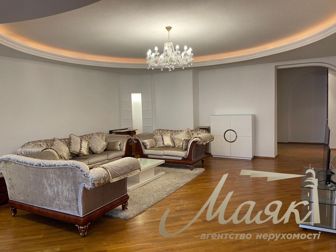 Rent a 4-room apartment on Pavlovskaya St. 18, Center