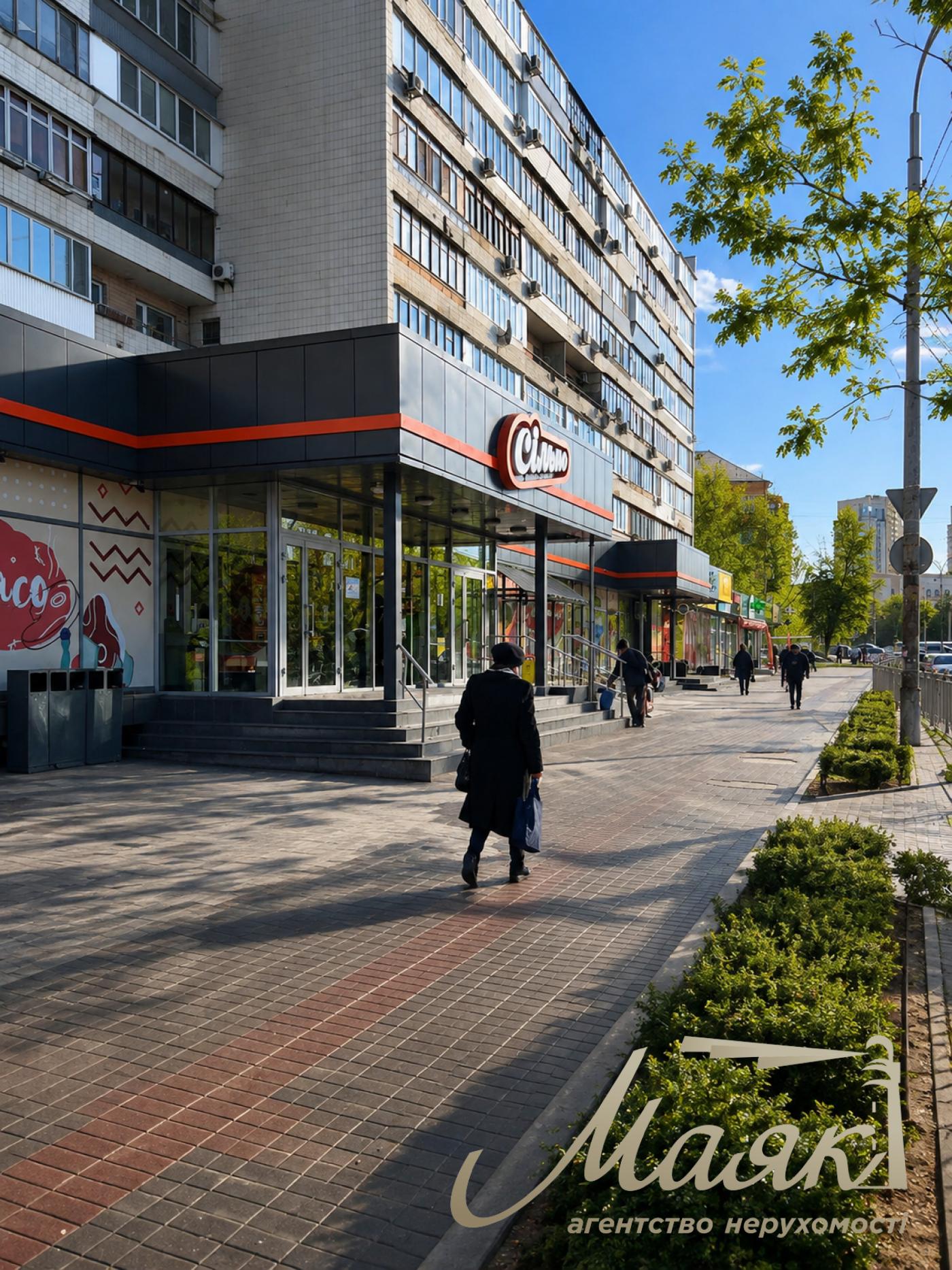 Продаж фасадного приміщення 47,5 м.кв. Севастопольська площа