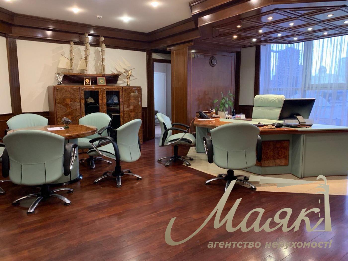 Sale of office 300 sq.m. in the center of Kiev, near the NSC "Olympic"