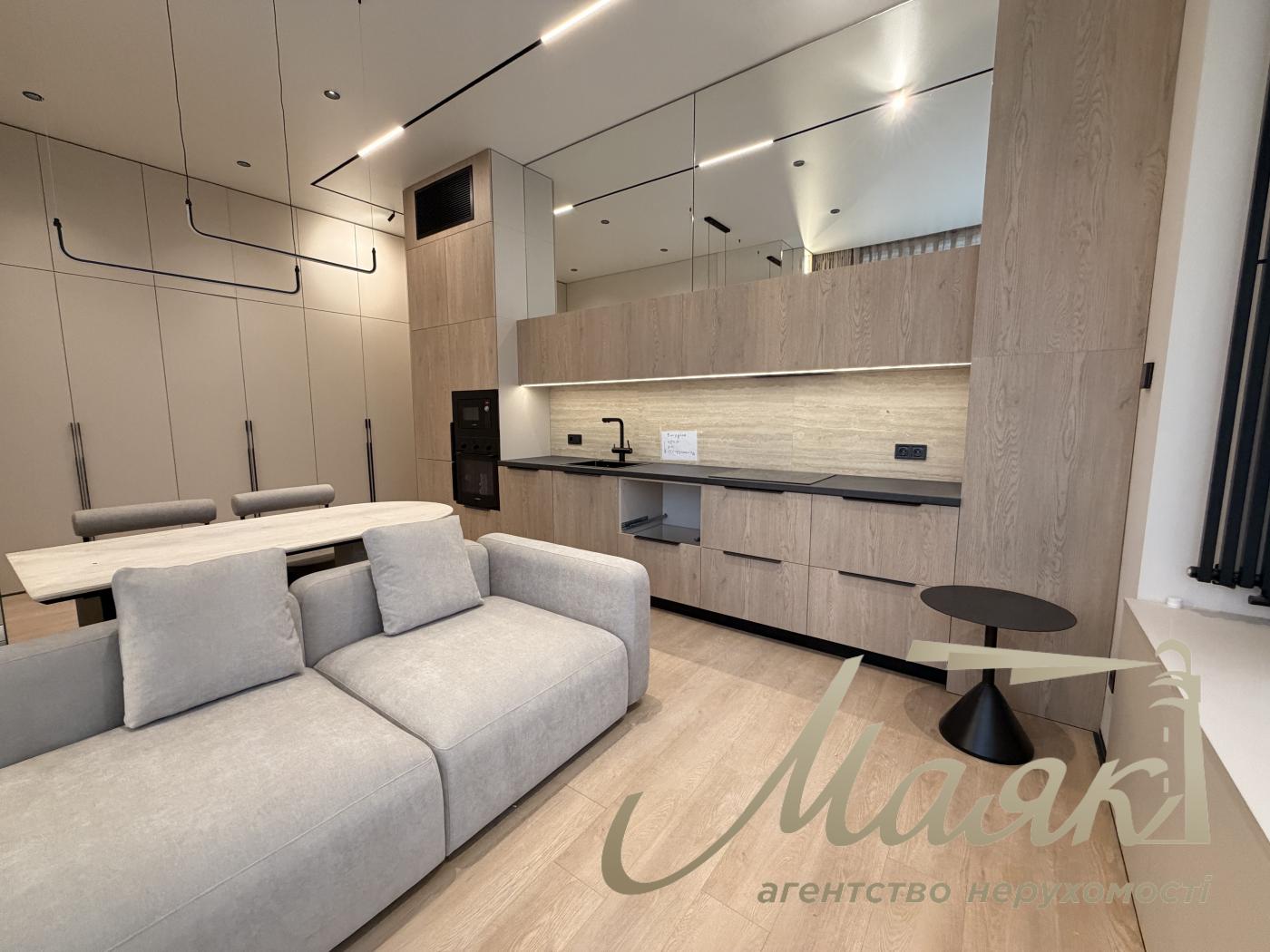 For sale 2-bedroom apartment in LCD A136 Antonovicha str.