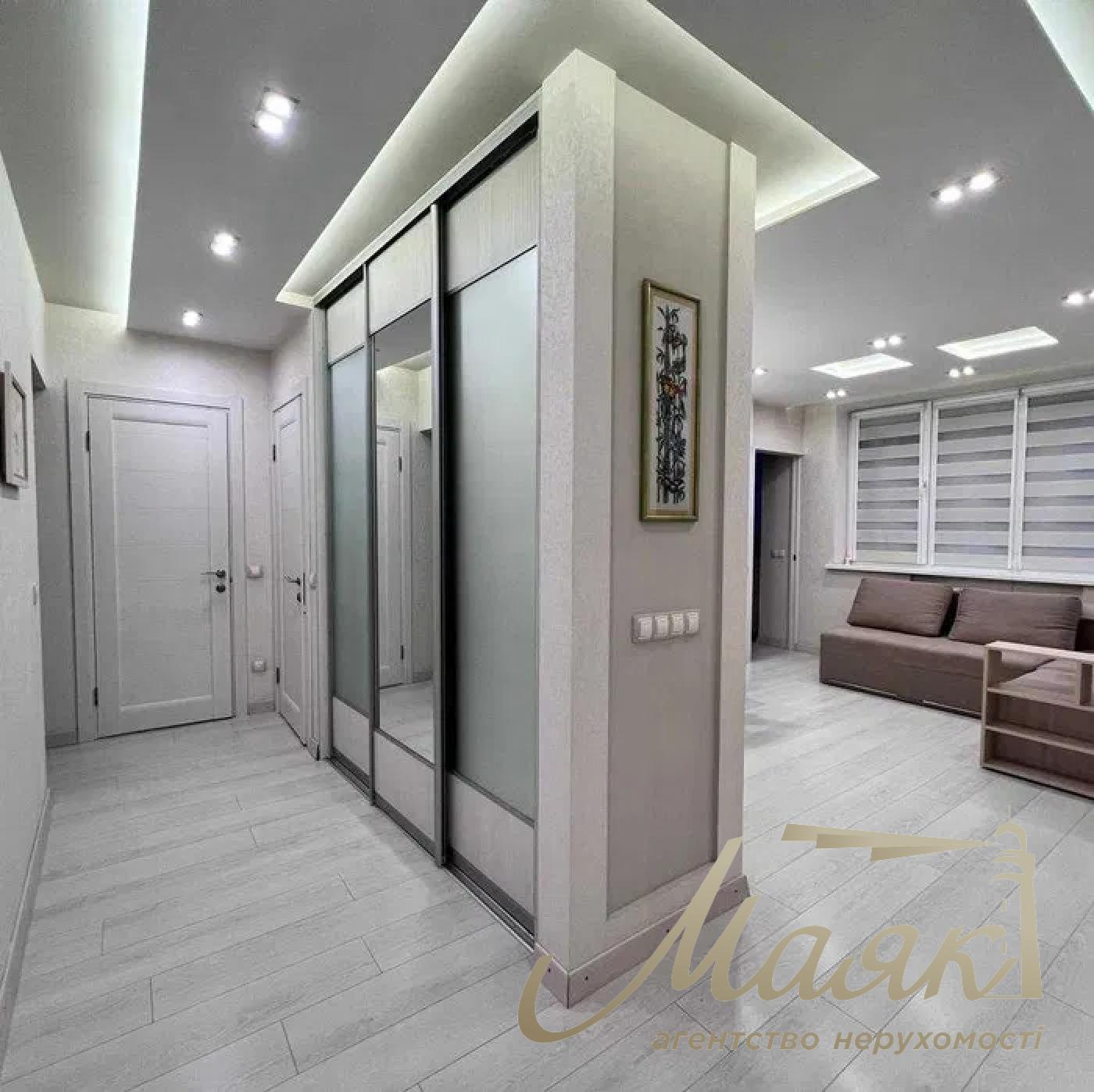 Оренда 4-кімнатної квартири, 77м2, стм. Університет, Центр, Київ