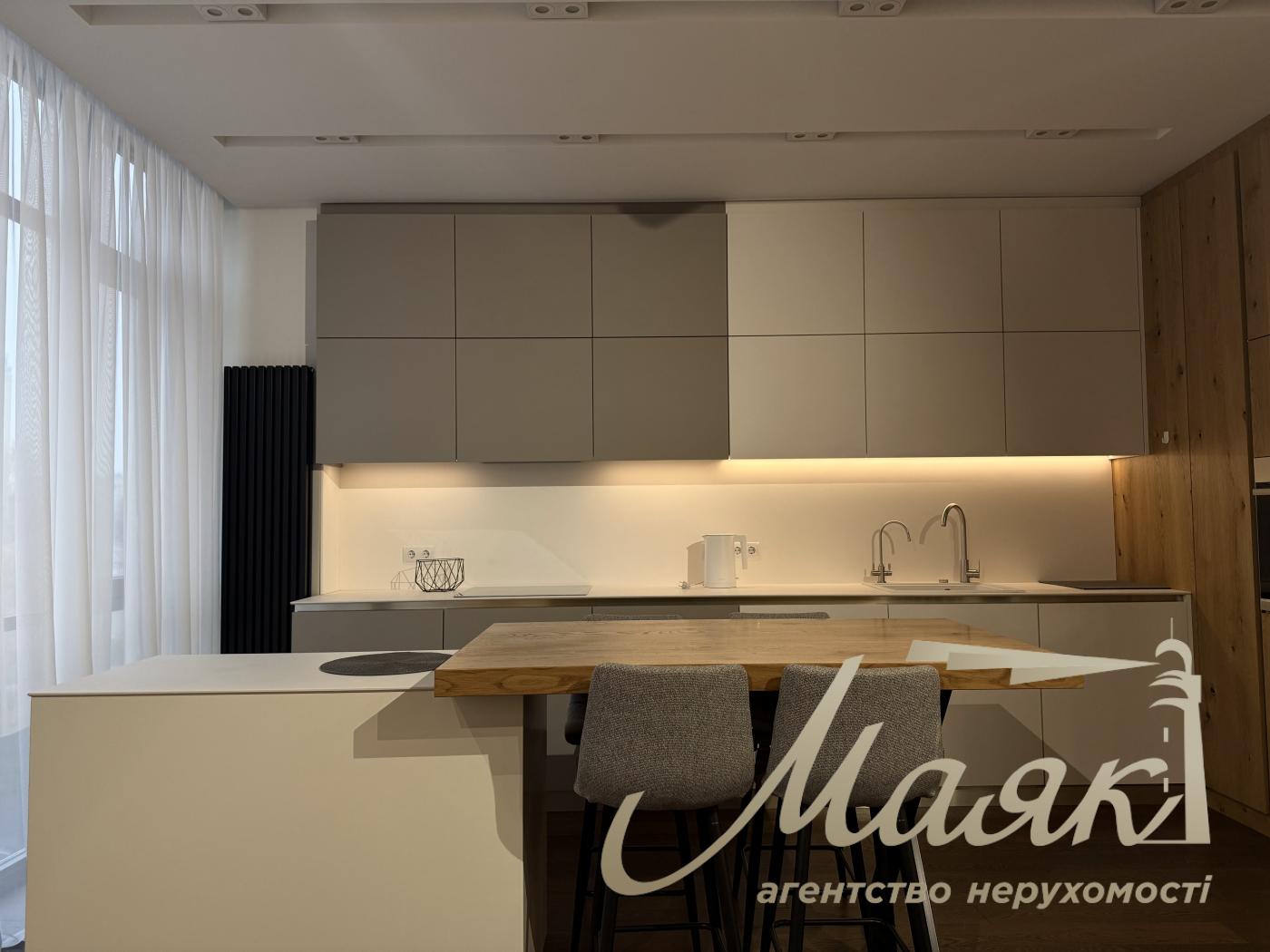 Rent 3-room apartment in LCD Novopecherskie Lipki str. Andriy Verkhoglyada (Mykhaila Dragomirov), 11-V