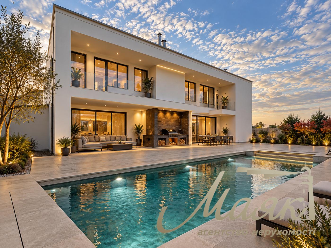 3-story house for sale, 325 m², village of Plyuty