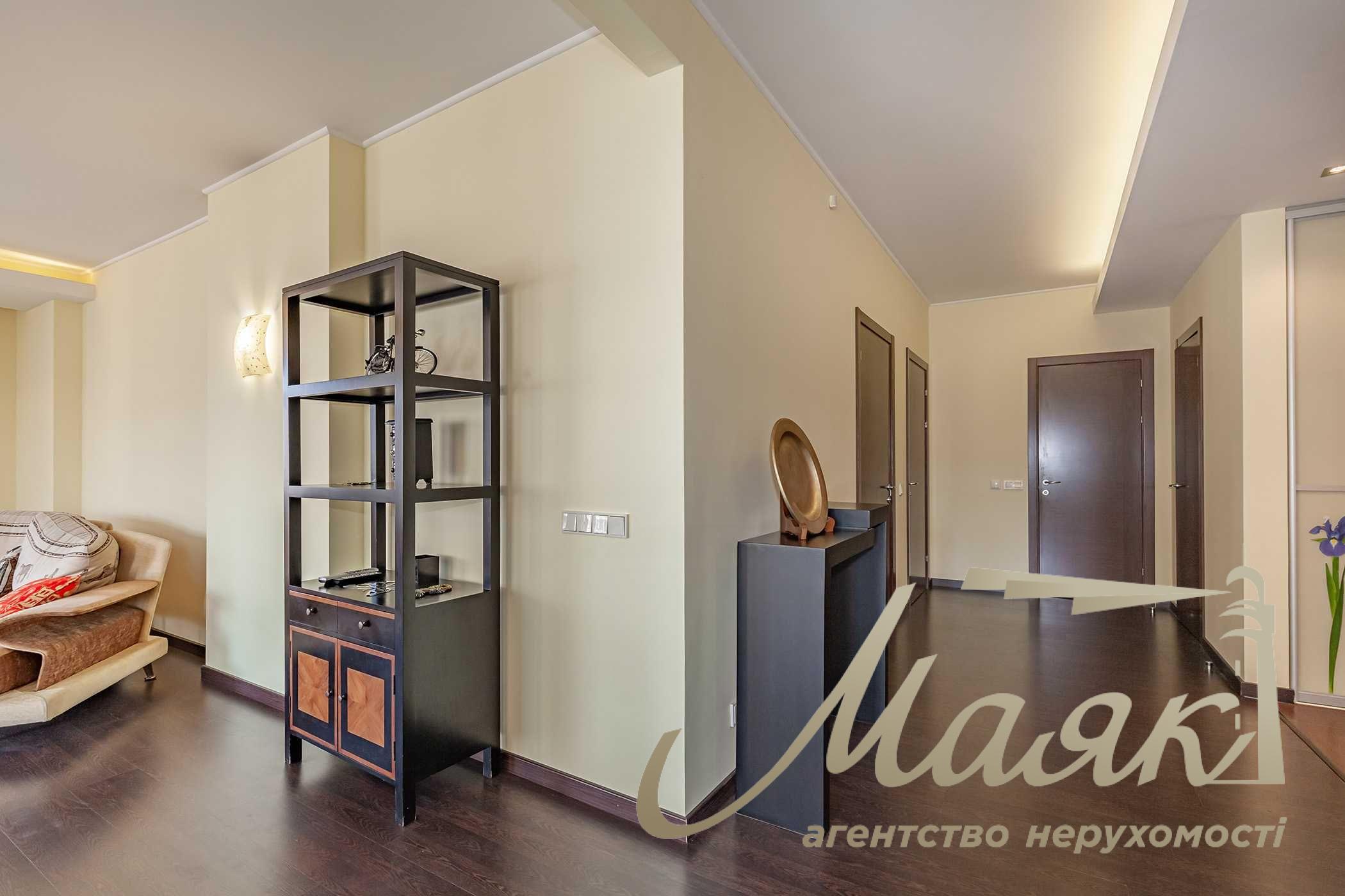 3-room apartment for rent at 27/78 Pankovskaya St., Downtown.