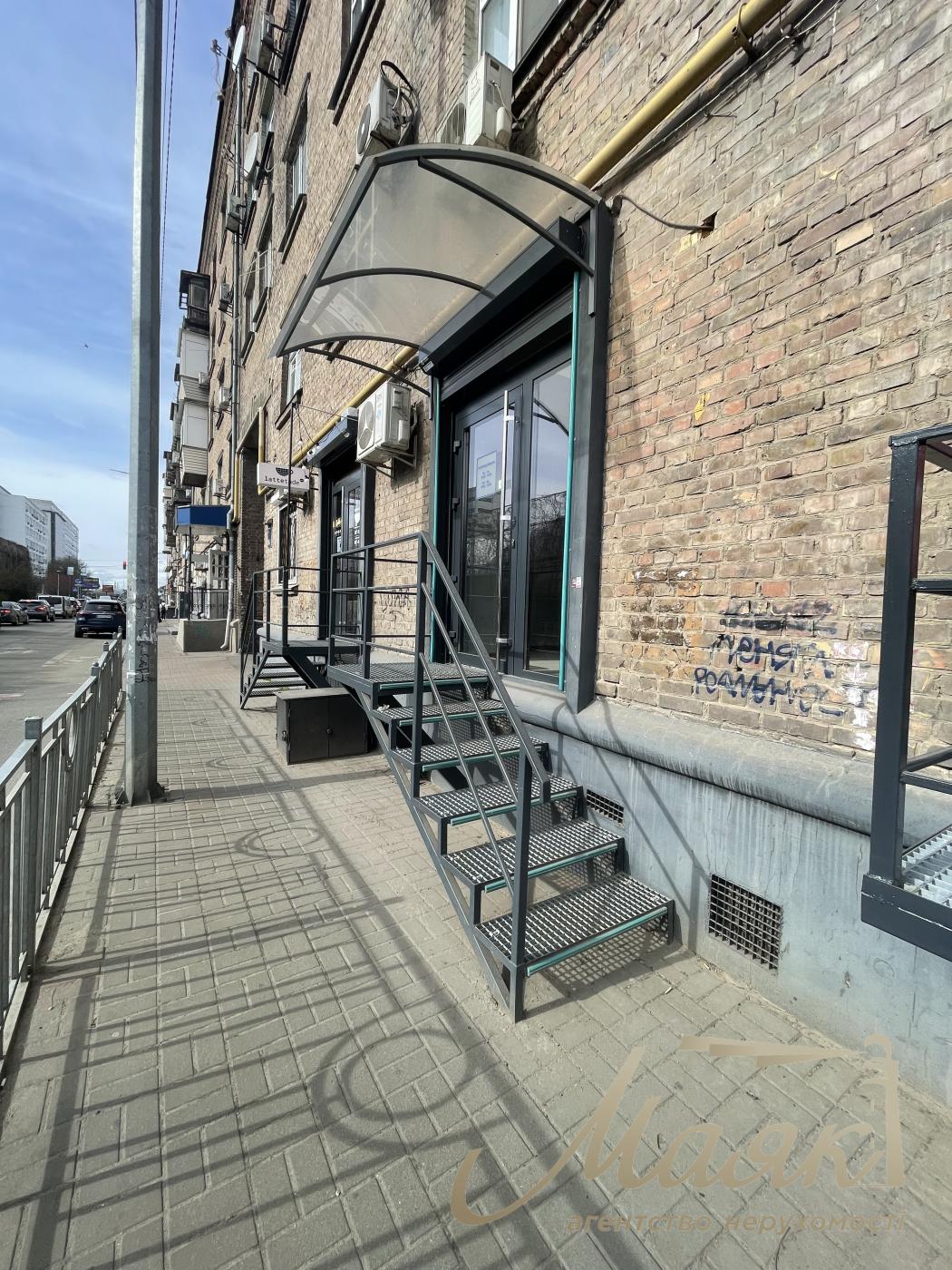 Аренда фасадного помещения 40,3 м.кв. Подол