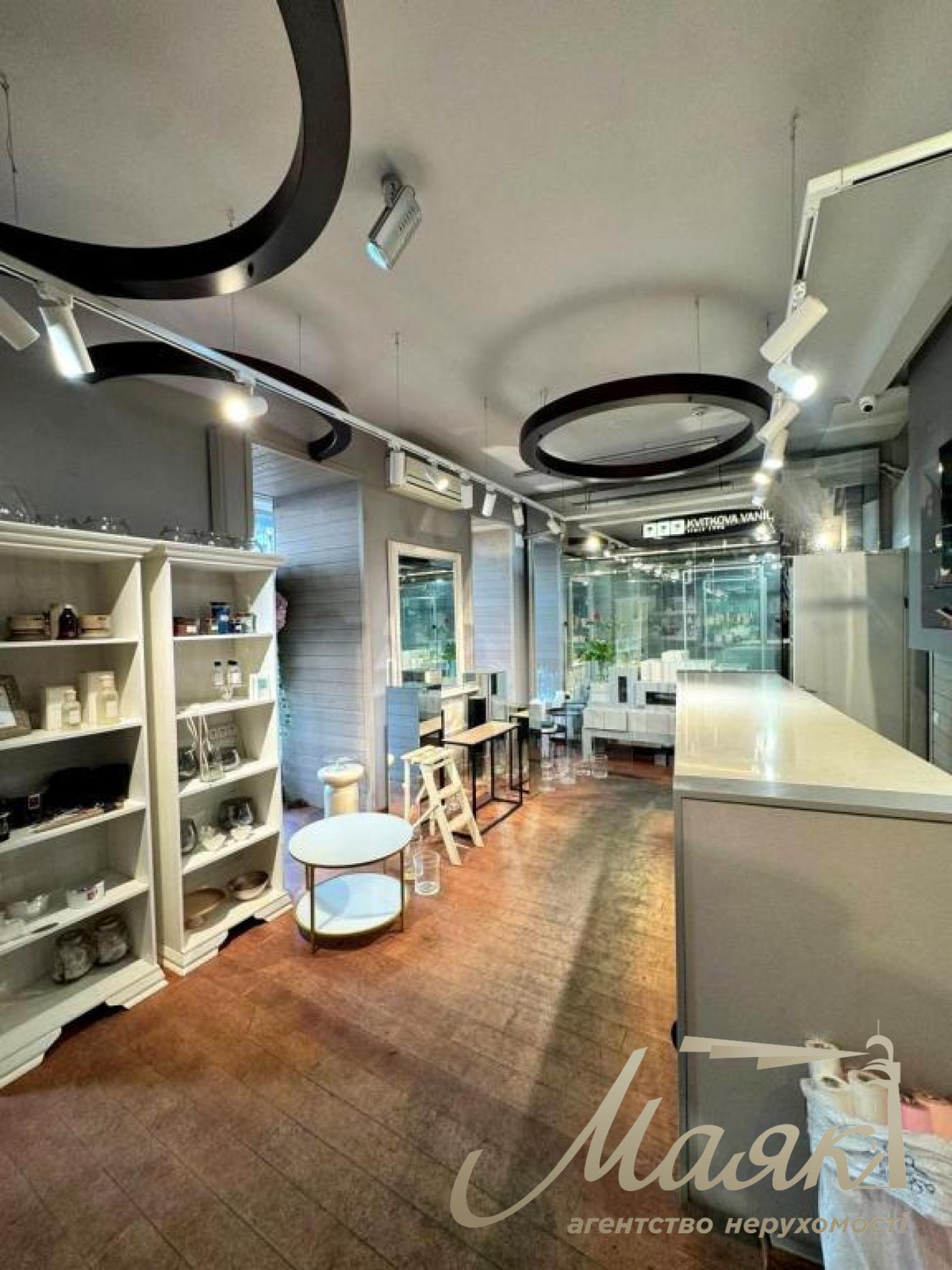 Оренда фасадного комерційного приміщення в центрі, вул. Саксаганського