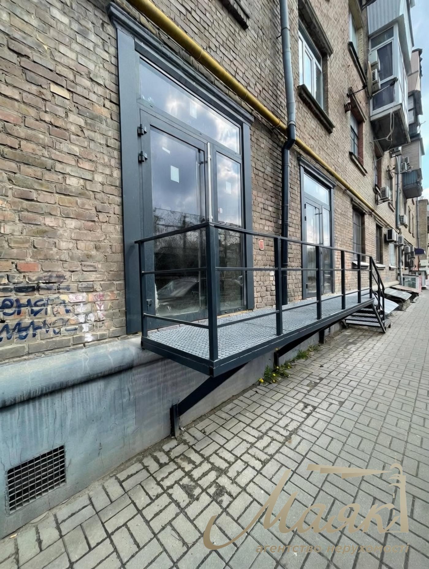 Оренда фасадного приміщення 80 м.кв. Полол, ст.м. Тараса Шевченка