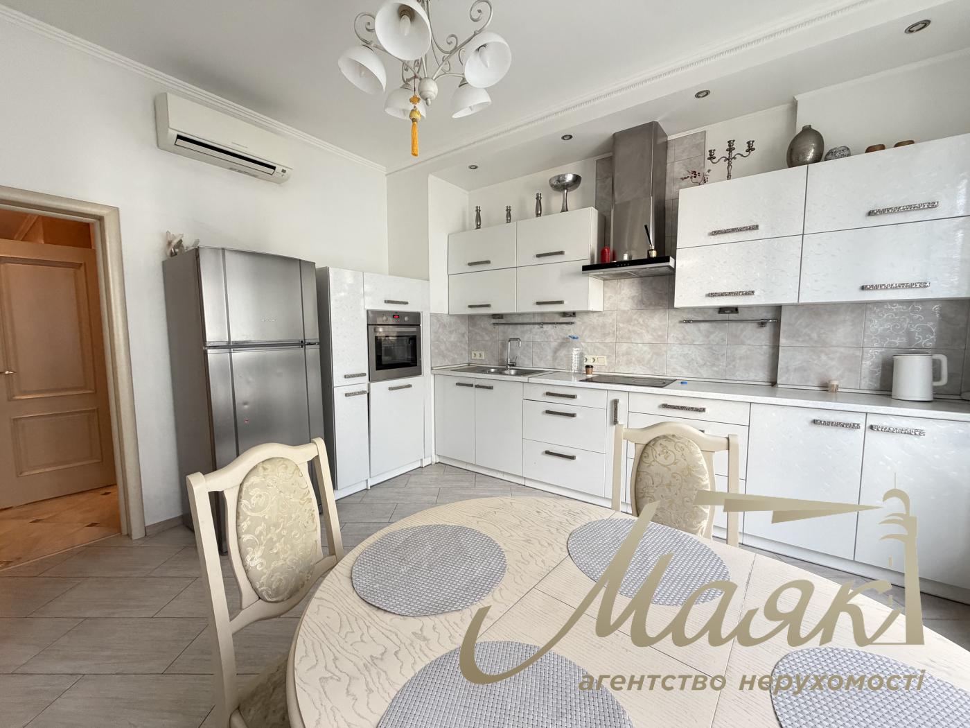 3-Bedroom Apartment for Rent in the Novopecherskie Lipki Residential Complex, Verkholyad Street (Dragomirova)