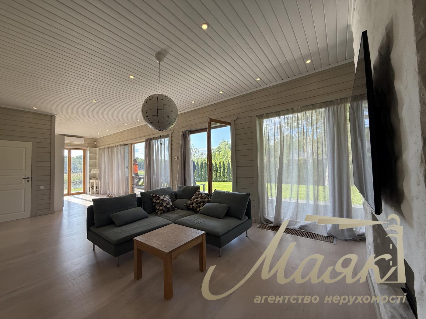 Rent a cozy house 200m2 overlooking the lake in Koncha-Zaspa, Hutor Mrigi.