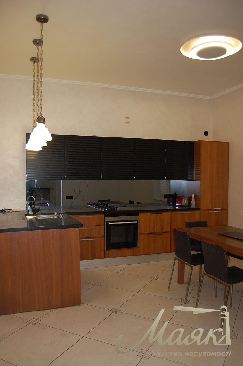 Оренда просторого будинку площею 225 м² у с. Гатне, 5 спалень, камін, 10 хвилин до станції метро «Теремки», Києво-Святошинський район
