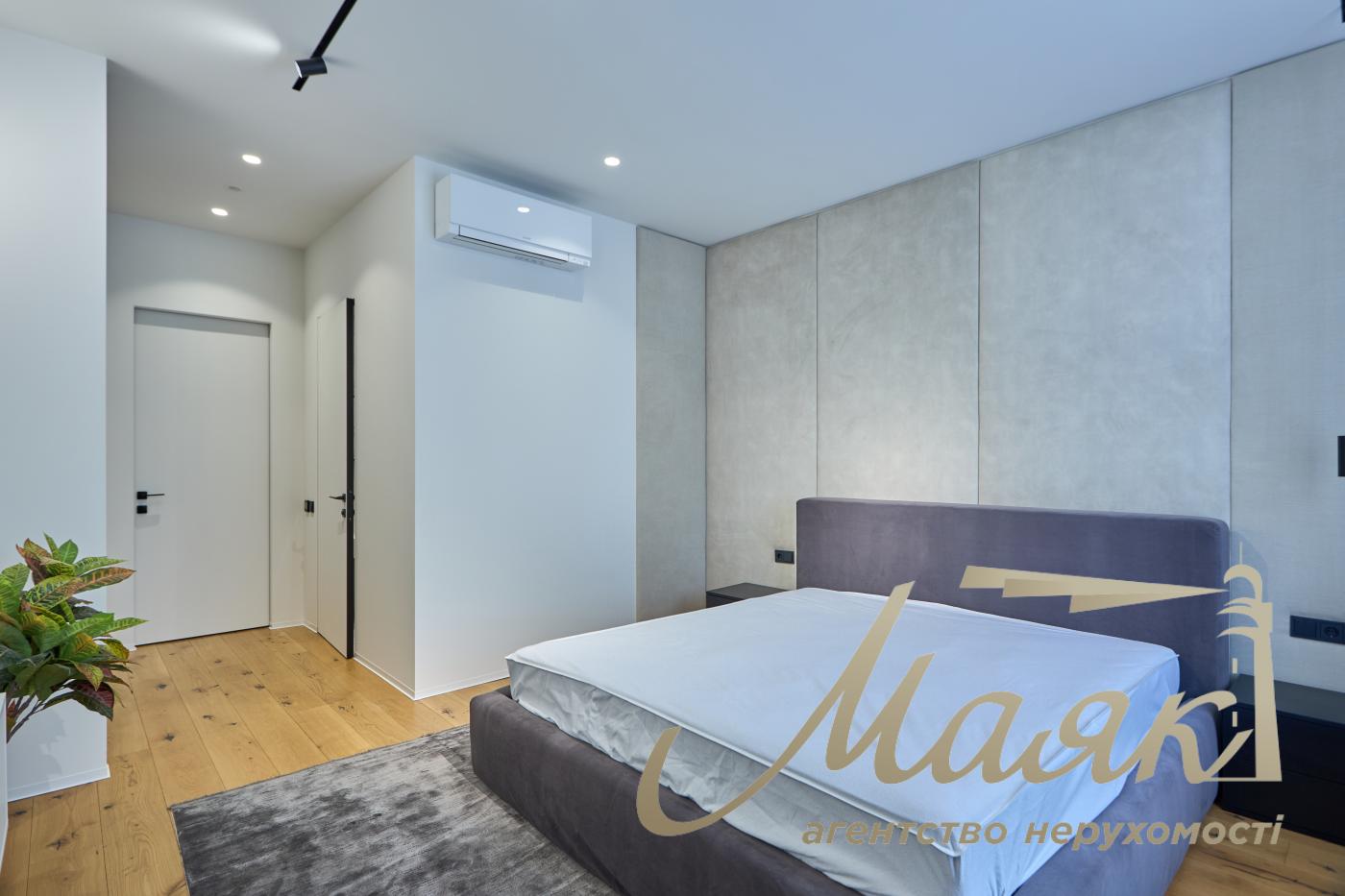 Rent 5-room apartment LCD Novopecherskie Lipki, Verkhoglyada street (Dragomirov)