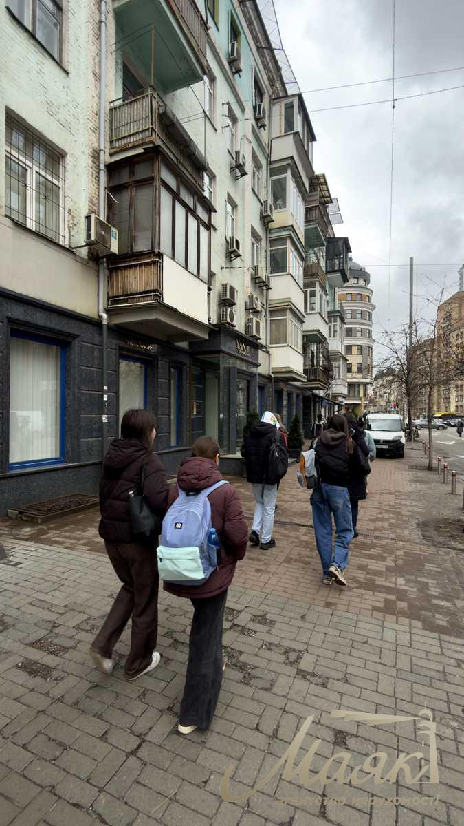 Оренда фасадного приміщення площею 165 м² на вул. Саксаганського, 42, Центр