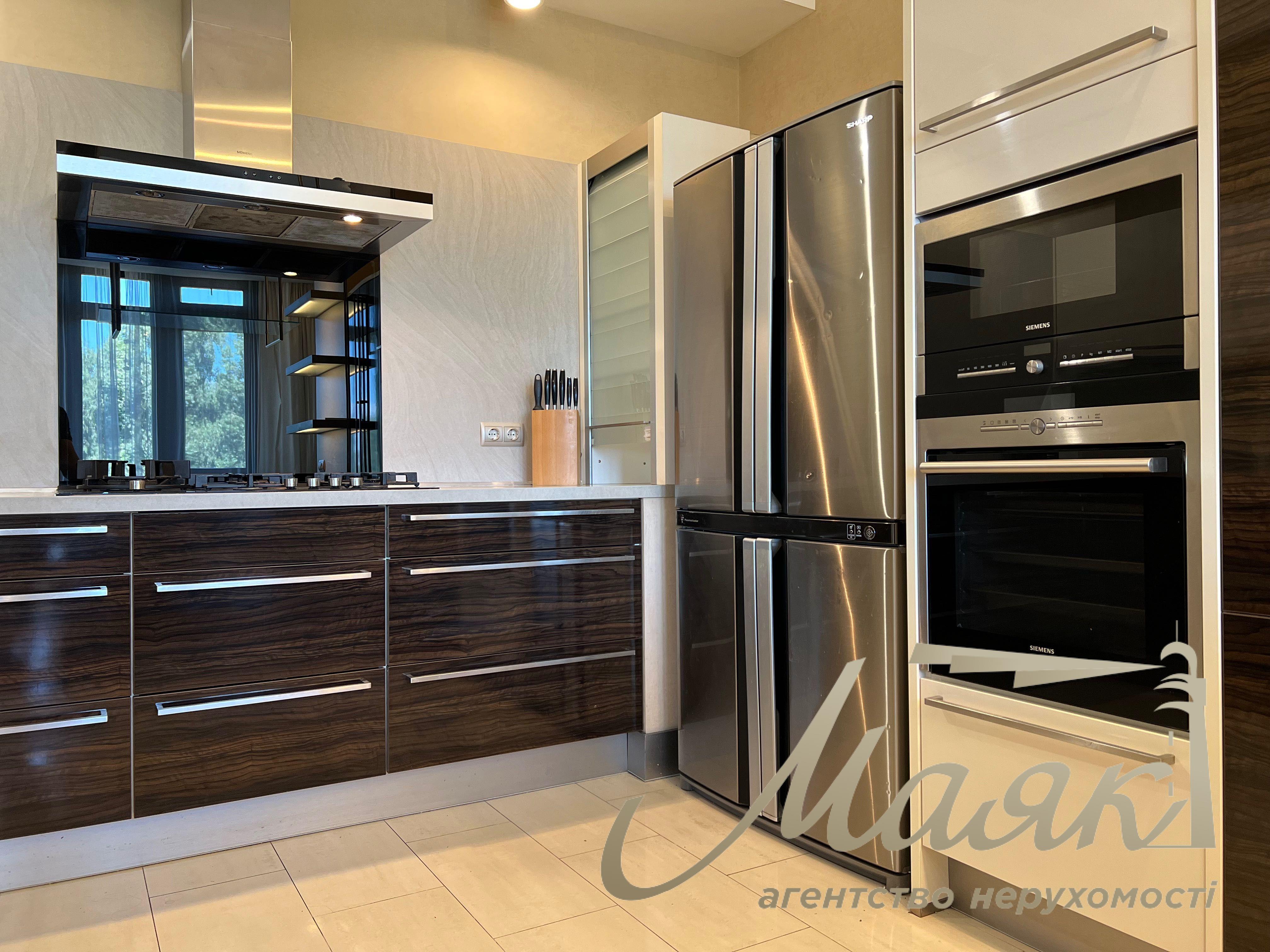 Penthouse for rent on Obolonskaya Embankment 7, Obolon