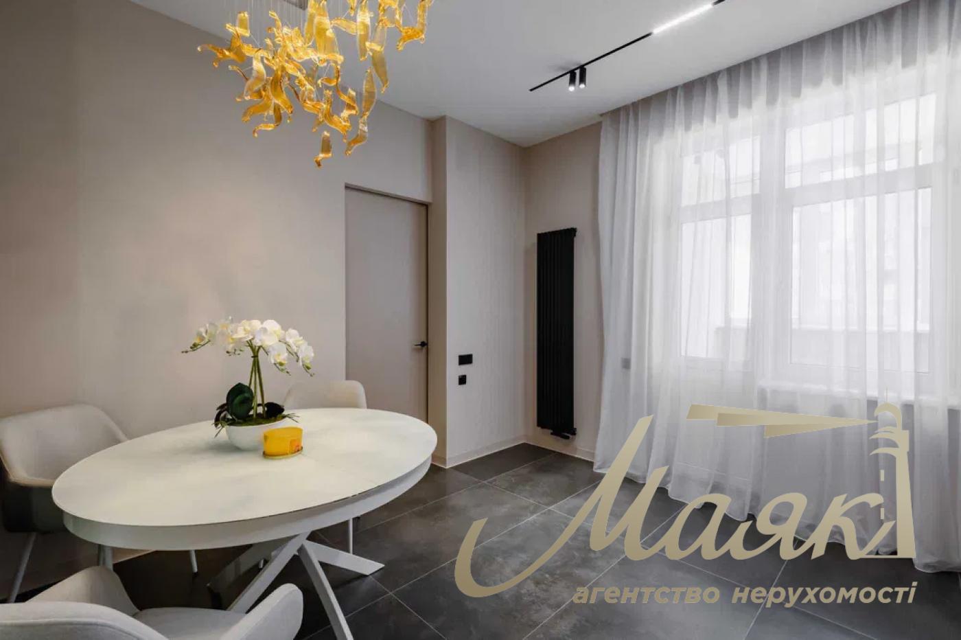 Продаж 2-кімнатної квартири в центрі Печерська, вул. Антоновича, 103