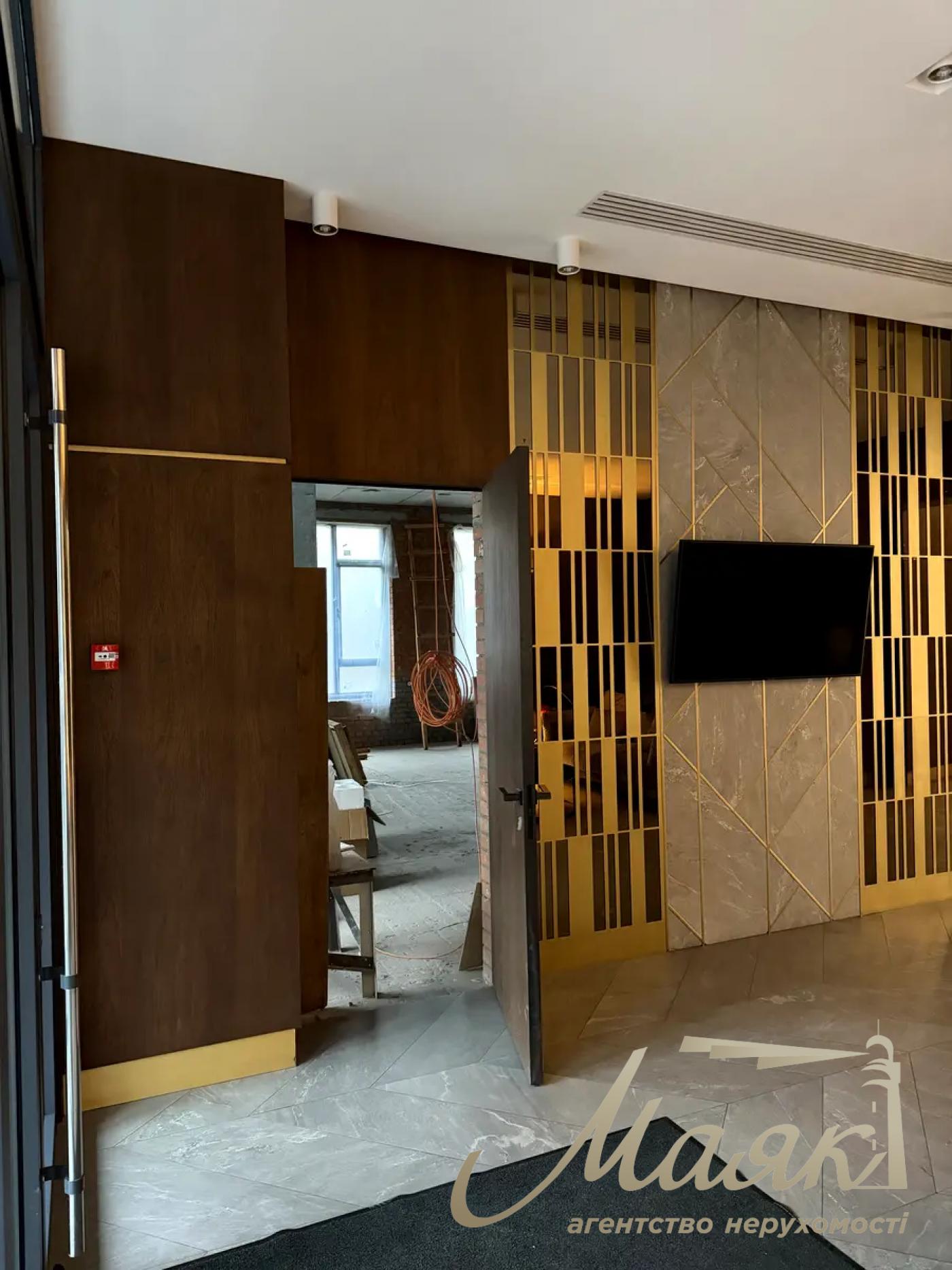 Продажа фасадного помещения 168 кв.м в ЖК А52 ул.Сечевых Стрельцов (Артема), 44-А