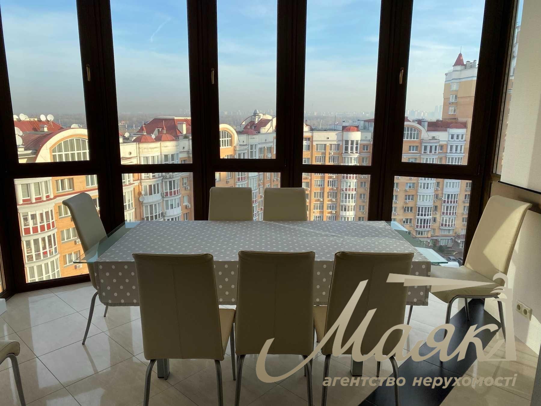 Sale three-level panoramic penthouse 327m2 in Obolonskyi Lipki, Ivasiuk Avenue, Obolon