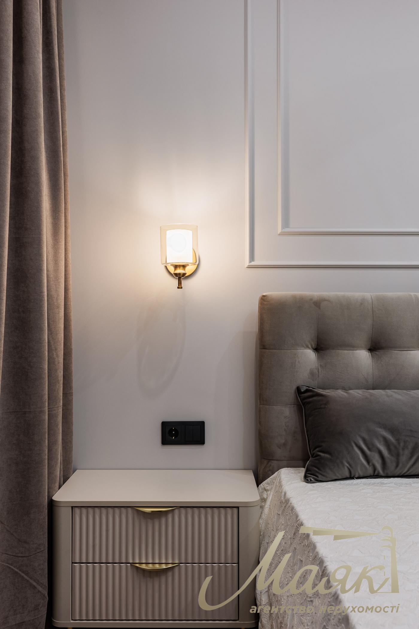 Продажа 1-комнатной квартиры с ремонтом ЖК Варшавский 3, Виноградарь, Киев