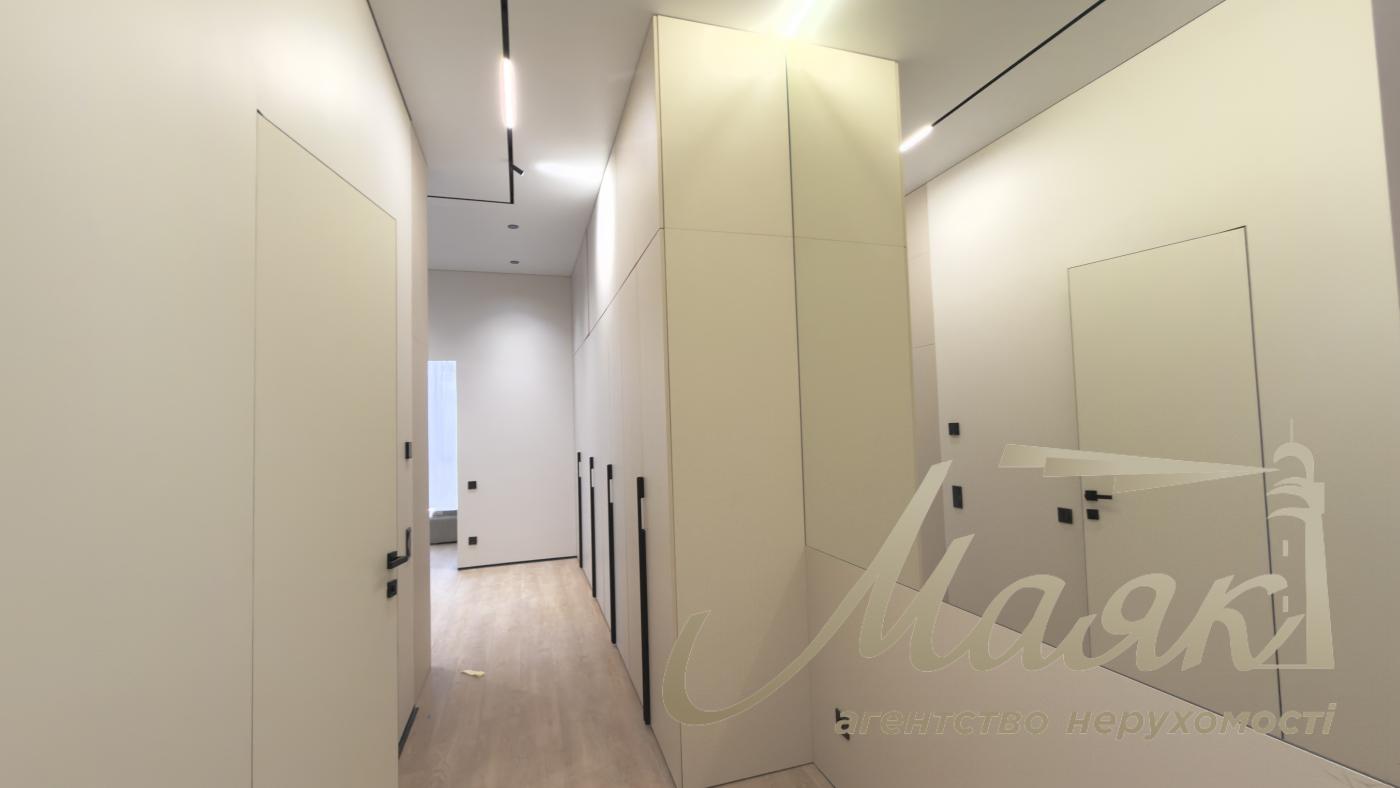 For sale 2-bedroom apartment in LCD A136, Antonovicha str.