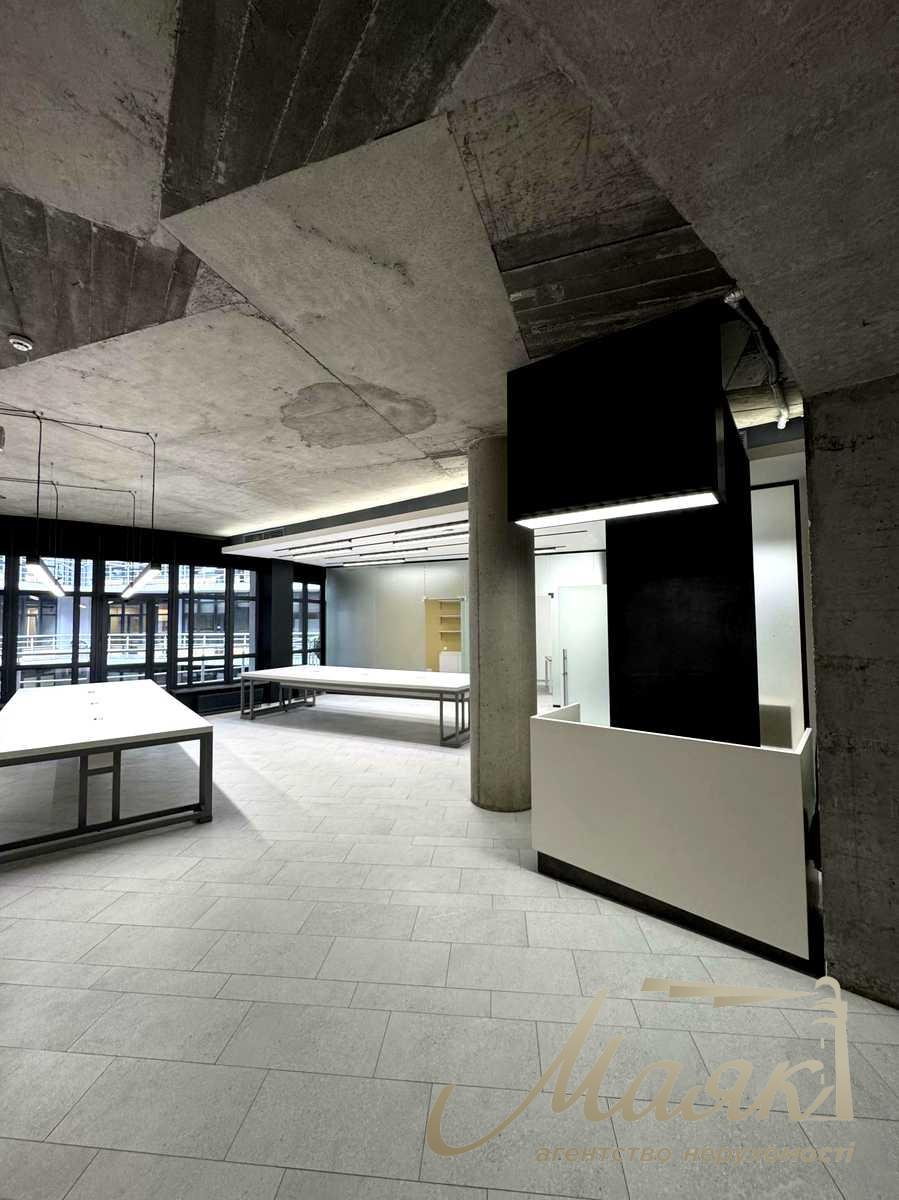 Modern office space (180 m²) for rent in the "Volna" Business Center, 36D Konovaltsa St.