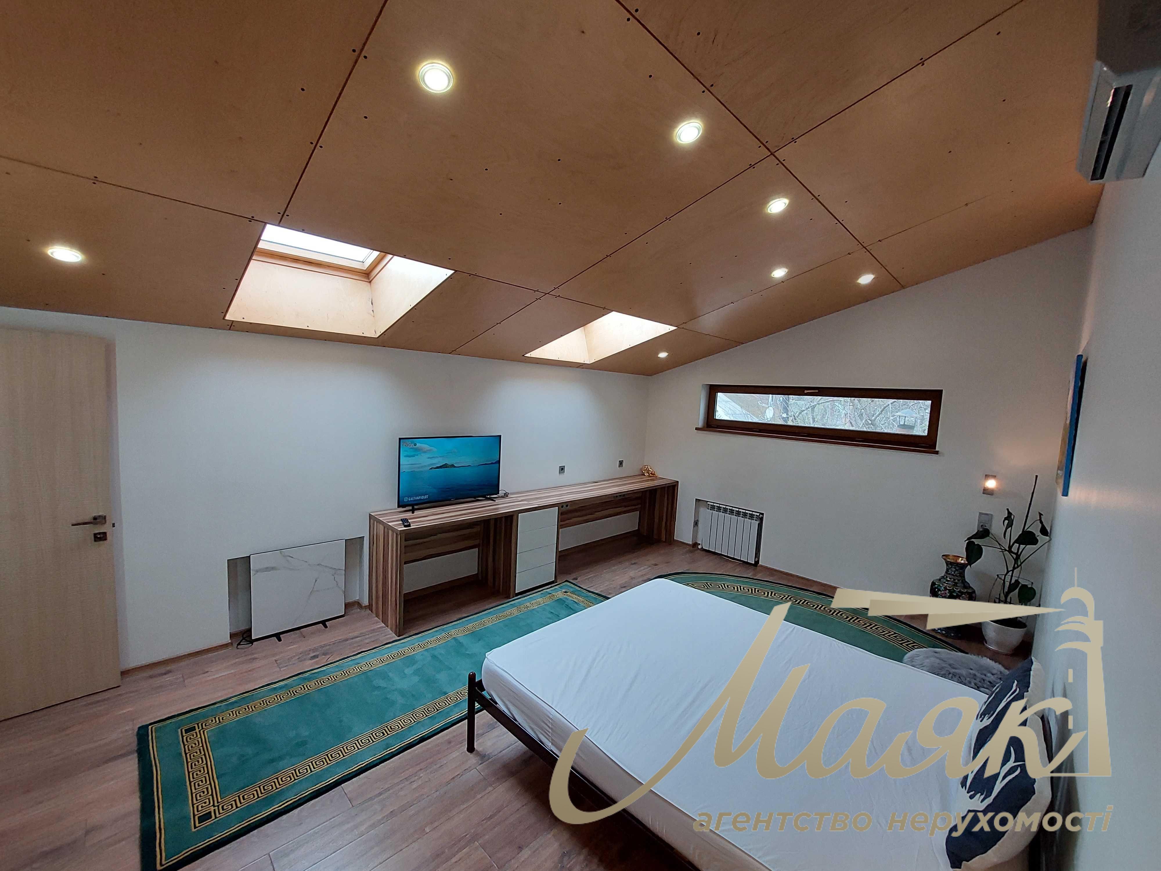 Оренда дизайнерського будинку 120 м² з доступом до бункерних апартаментів, сауною і великою терасою, Пуща-Водиця, Київ.