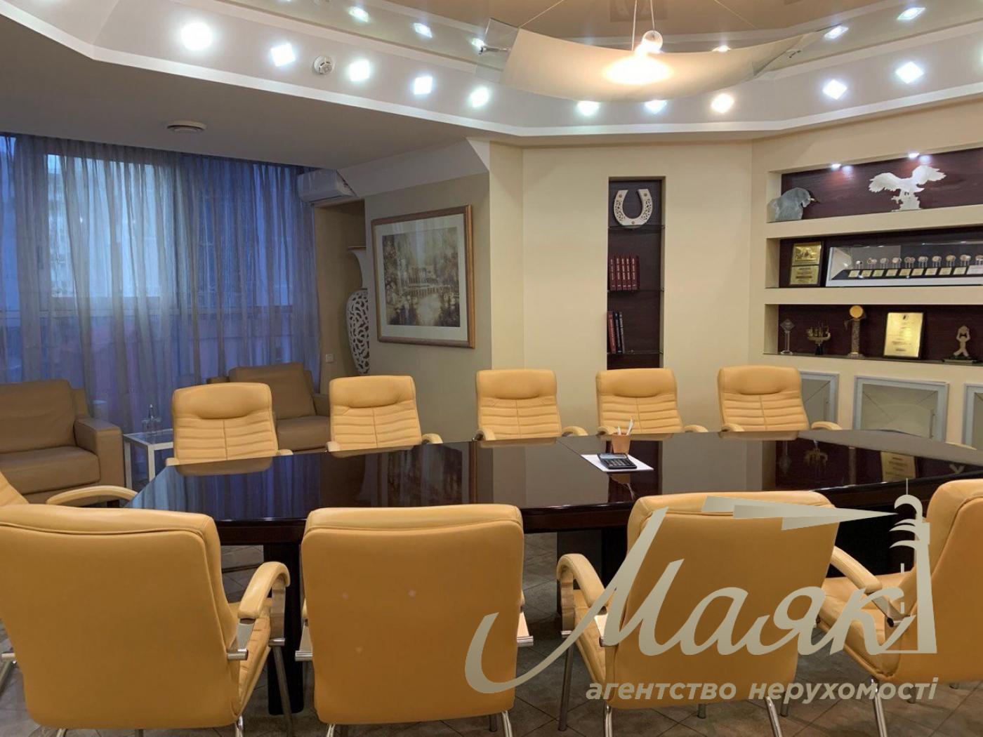 Sale of office 300 sq.m. in the center of Kiev, near the NSC "Olympic"