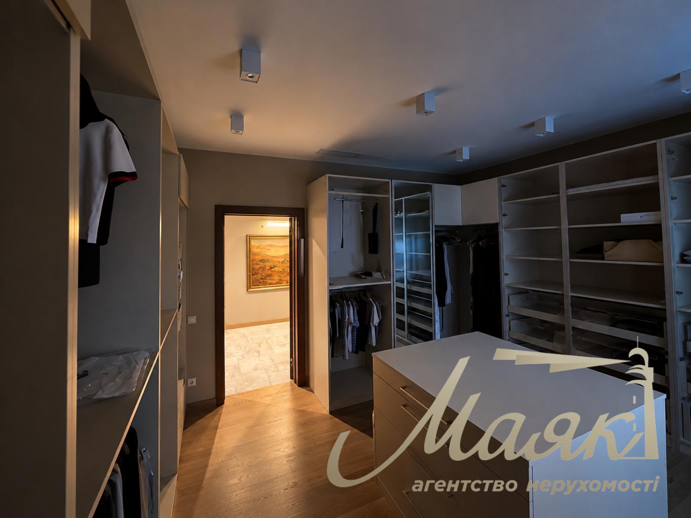 Оренда 2-поверхового будинку площею 375 м², житловий комплекс «Сонячна Долина», Романків