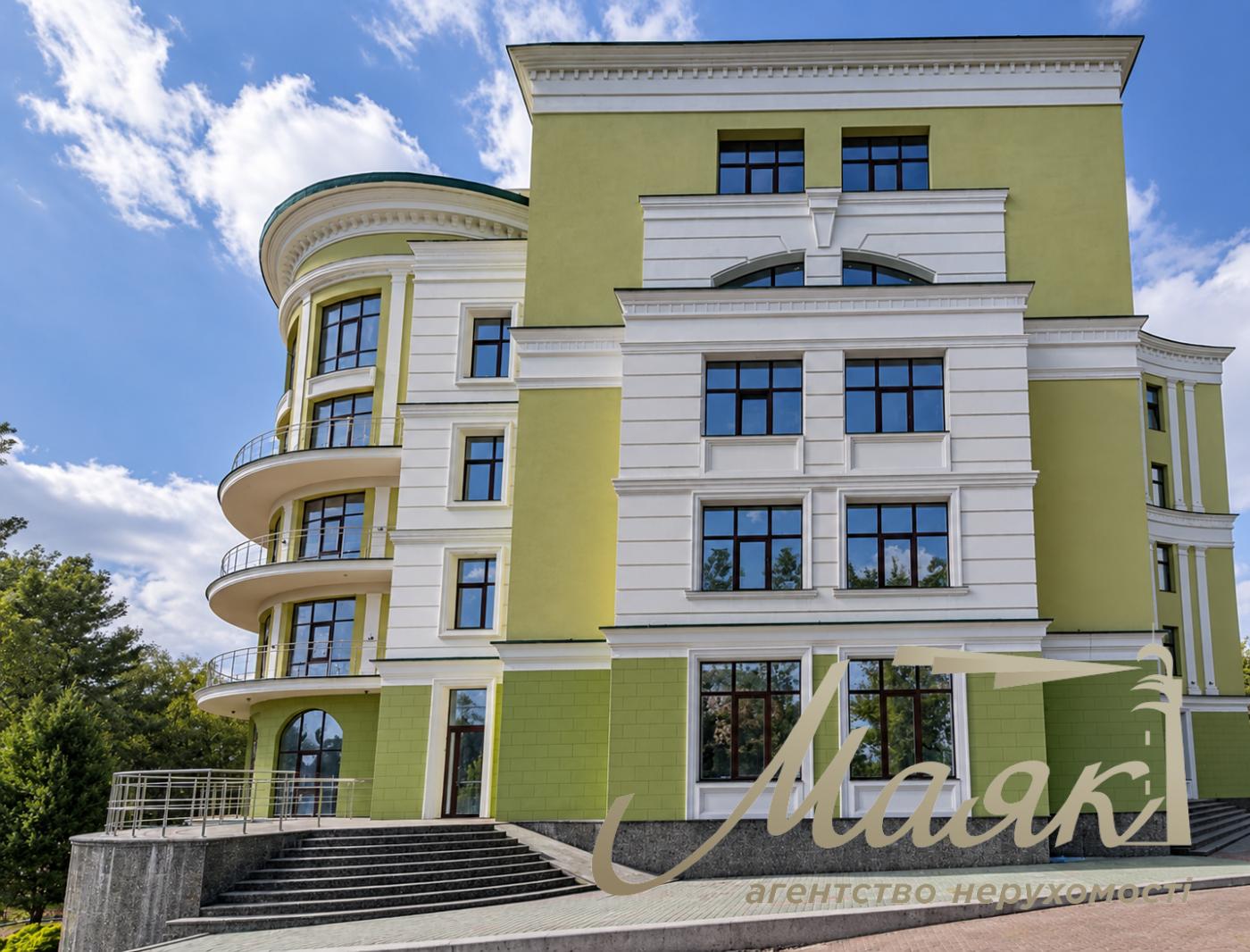 Продаж окремої комерційної будівлі площею 4 106 м² на Печерську, Набережно-Печерська дорога