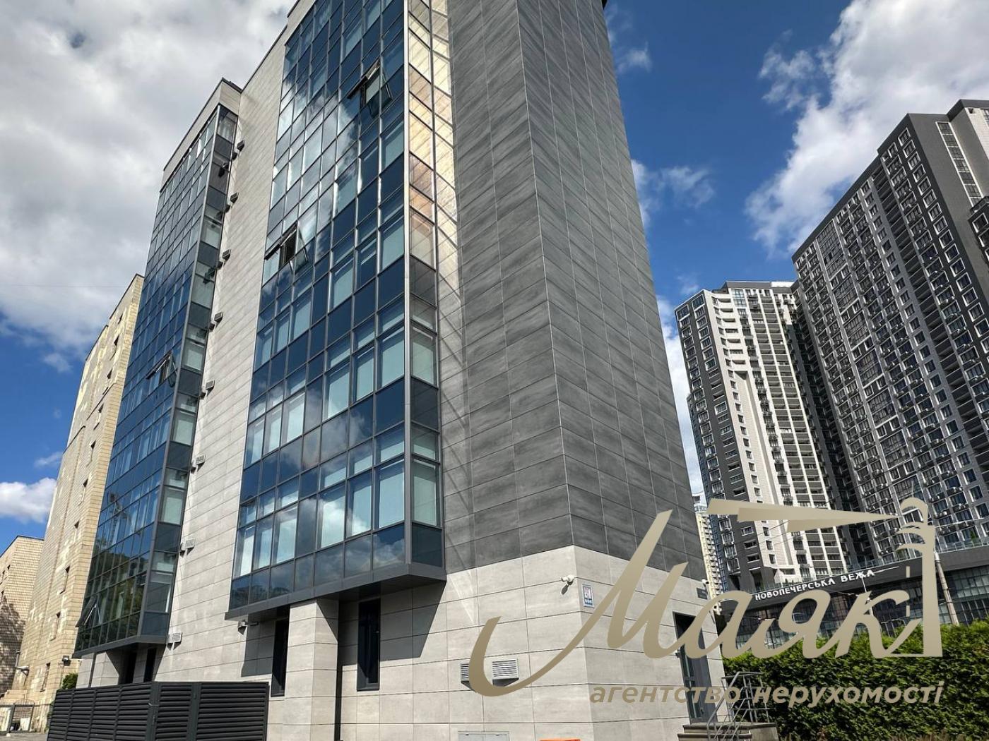 Rent a 280 m² standalone office in the business center at 44-A Boichuka Street, Pechersky District.