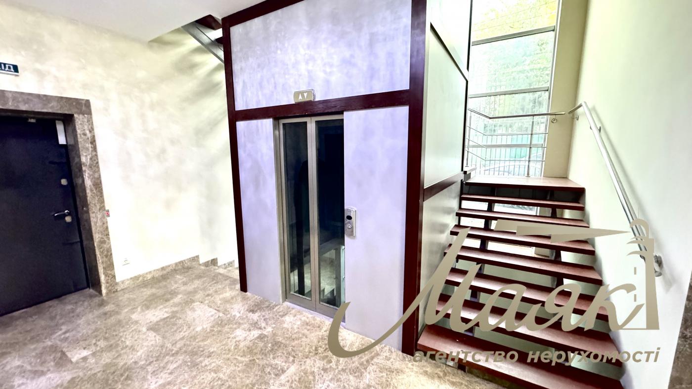 Продаж офісної будівлі в живописном районІ! Ул. Верхнегорская. Центр. Киев