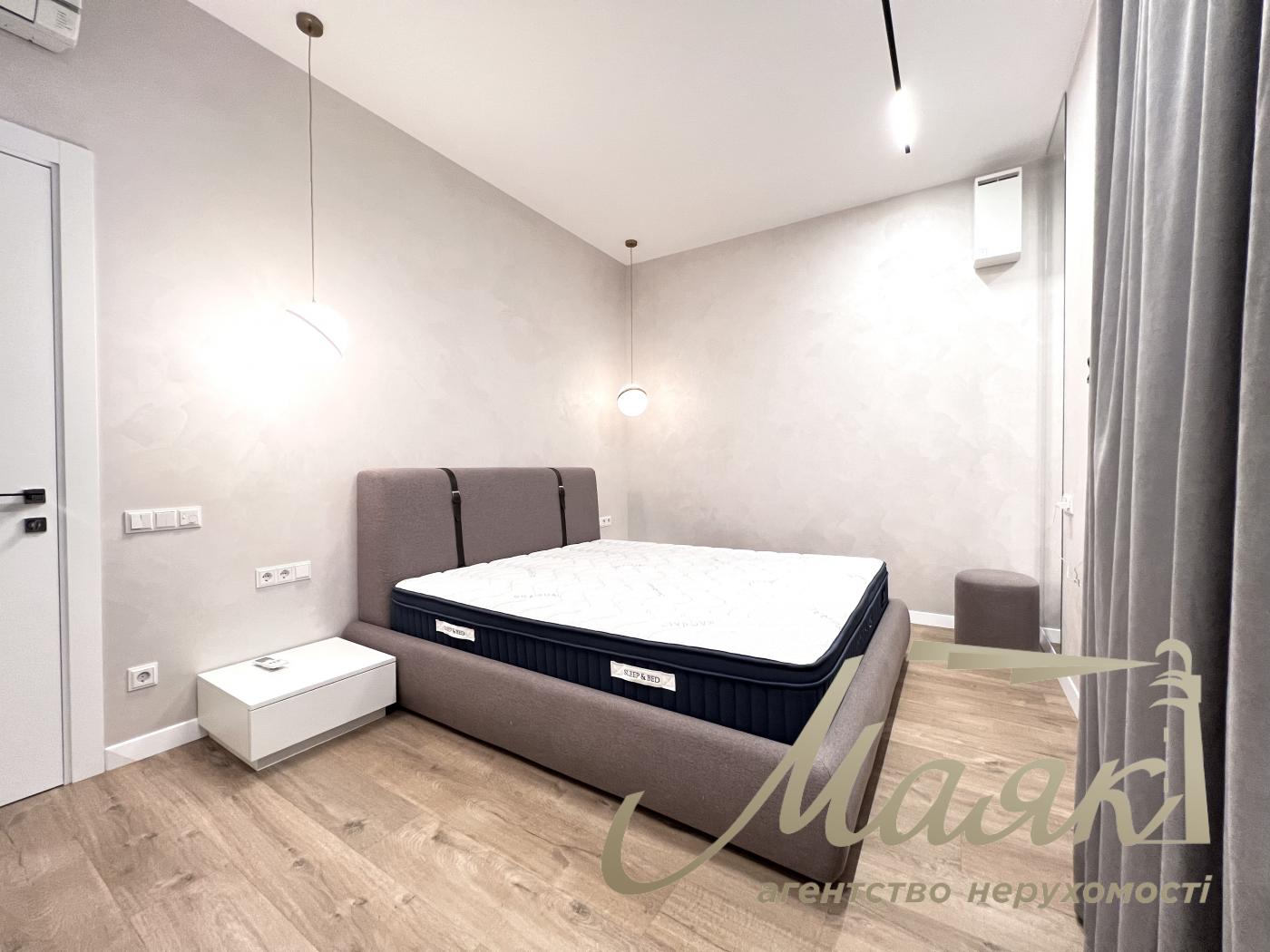 Оренда заміського будинку на Осокорках у котеджному містечку "Блакитна Лагуна"