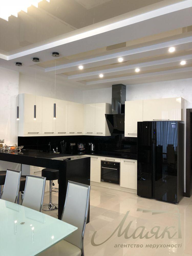 Продаж 3-кімнатної квартири, 103 м², ЖК «Рівер Стоун», вул. Трускавецька, 2-А