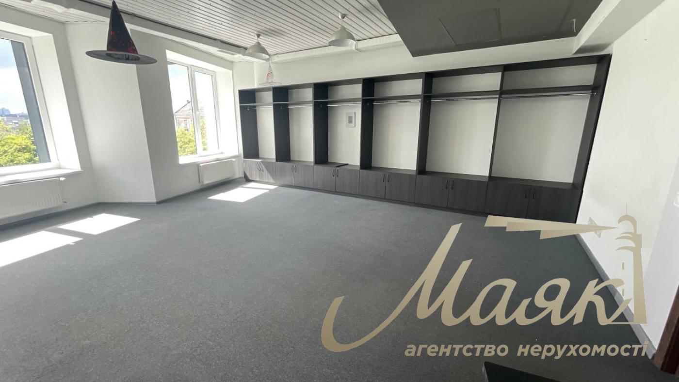 Оренда офісу площею 1500 м² у бізнес-центрі «Доміно», вул. Нижній Вал, 51, Поділ.