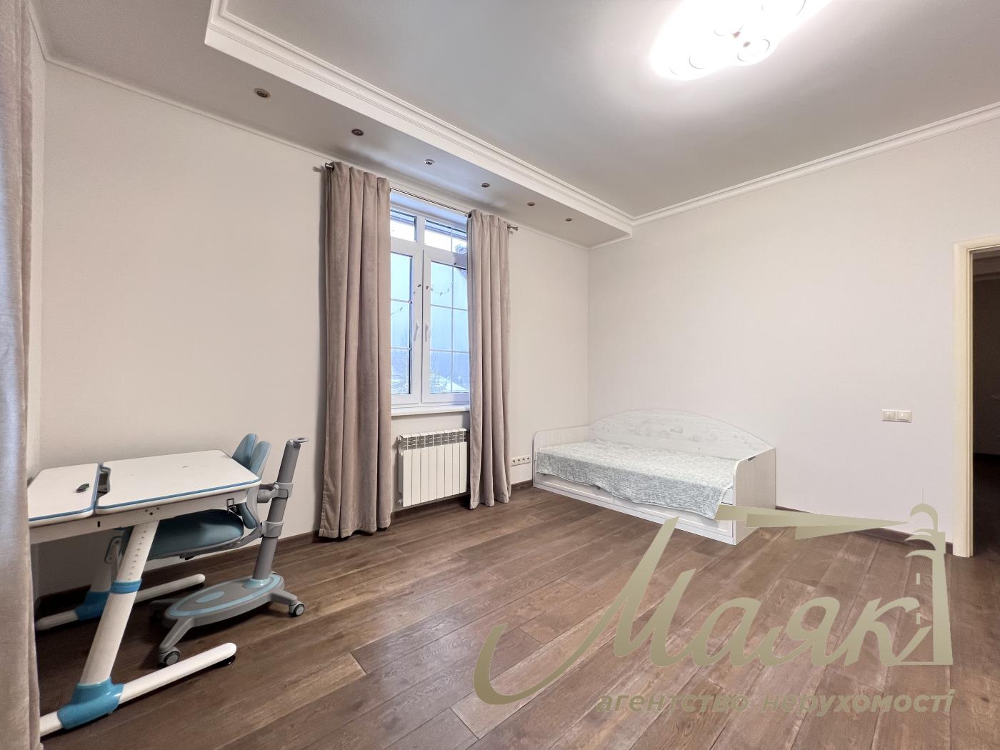 Rent 2-storey house 240m2, Goloseevsky district, Chapaevka.