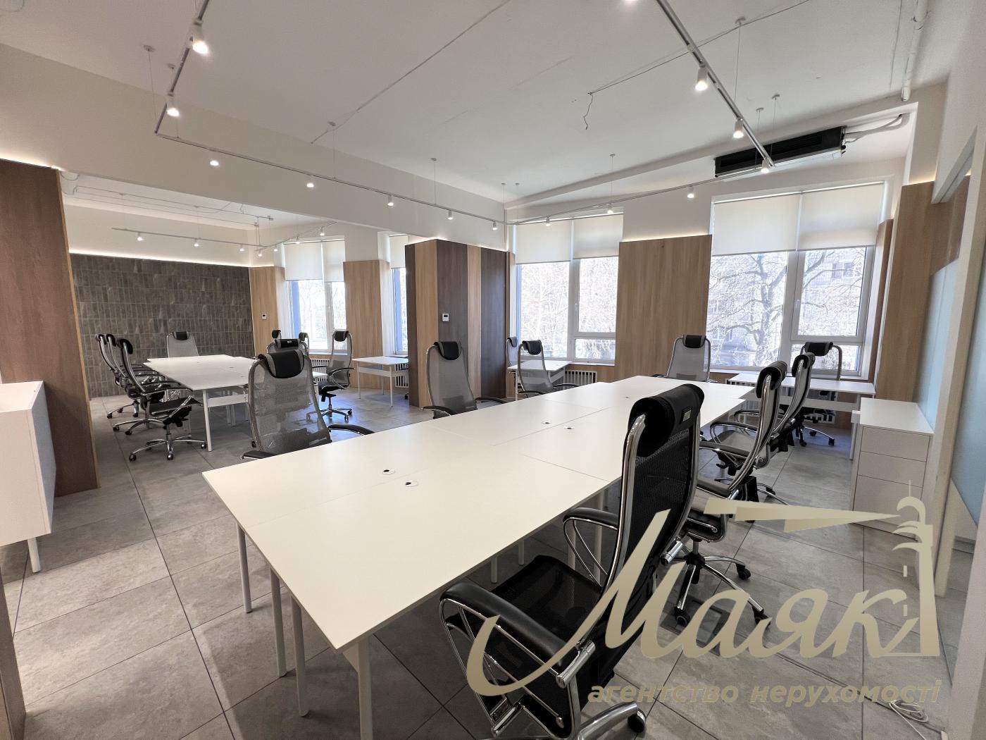 Аренда офиса 250 кв.м в ЖК А52 ул. Сечевых Стрельцов  (Артема), 44-А