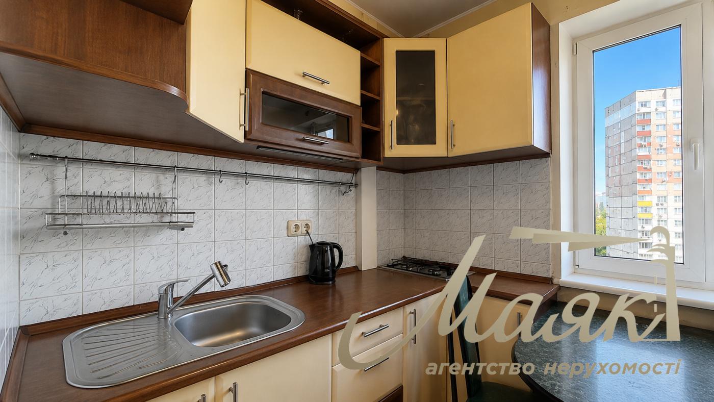 Продаж 1-кімнатної квартири площею 30,2 м² на вул. Рональда Рейгана, 11А, район Троєщина, Київ