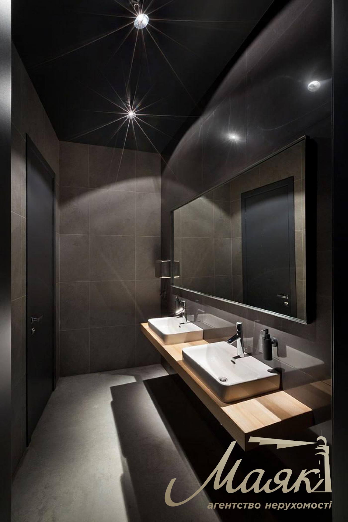 Office for rent 310 sq.m. in BC Wave on Eugenia Konovaltsa street 36D