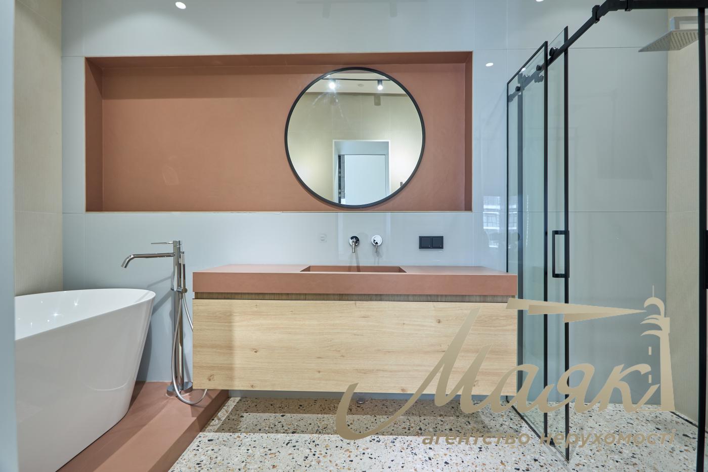 Rent 5-room apartment LCD Novopecherskie Lipki, Verkhoglyada street (Dragomirov)