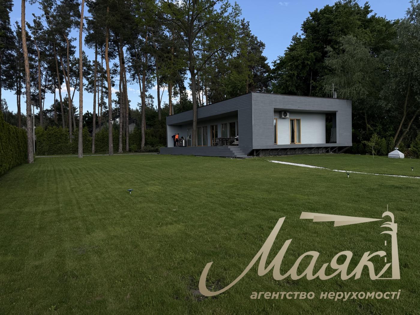 Rent a cozy house 200m2 overlooking the lake in Koncha-Zaspa, Hutor Mrigi.