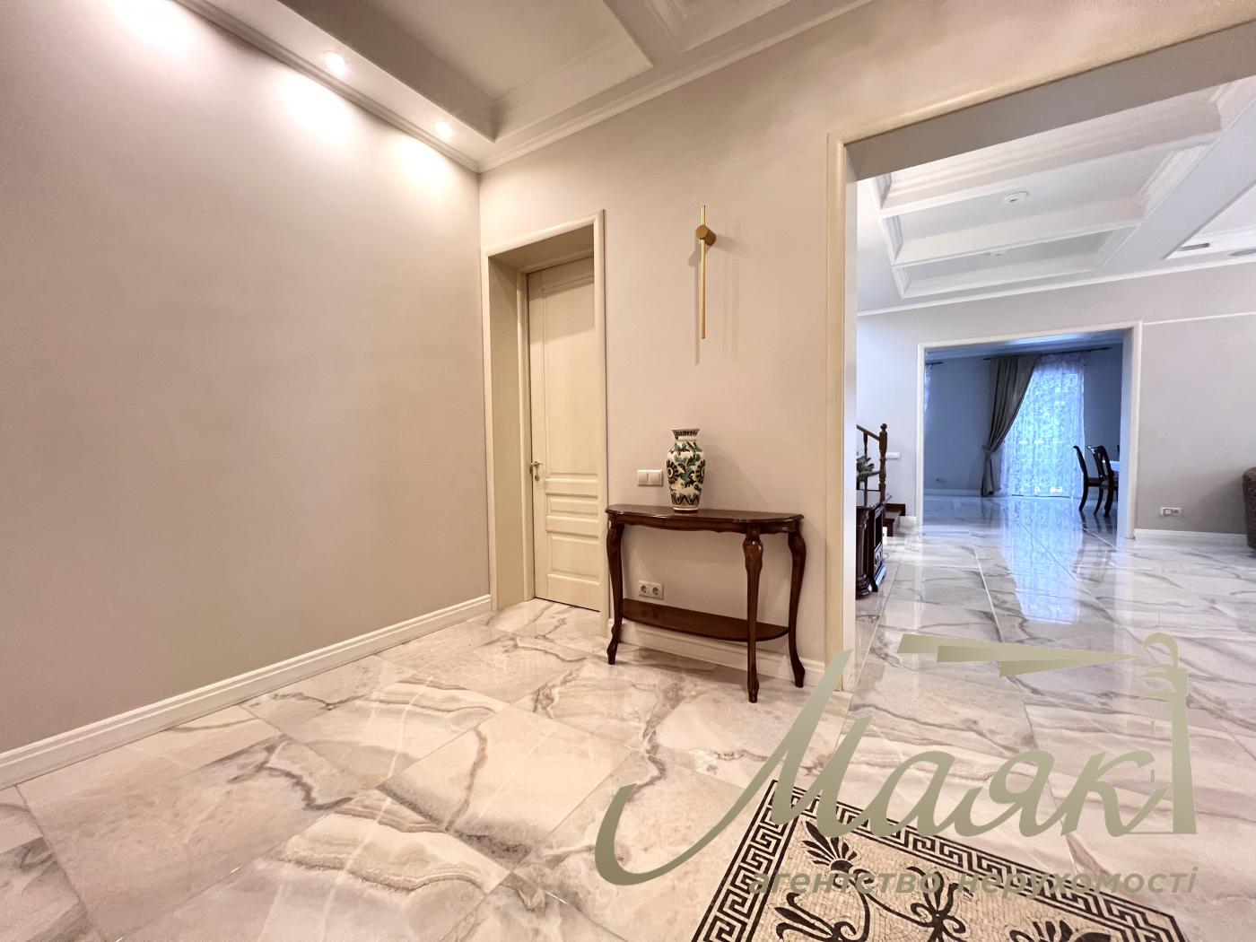 Rent 2-storey house 240m2, Goloseevsky district, Chapaevka.