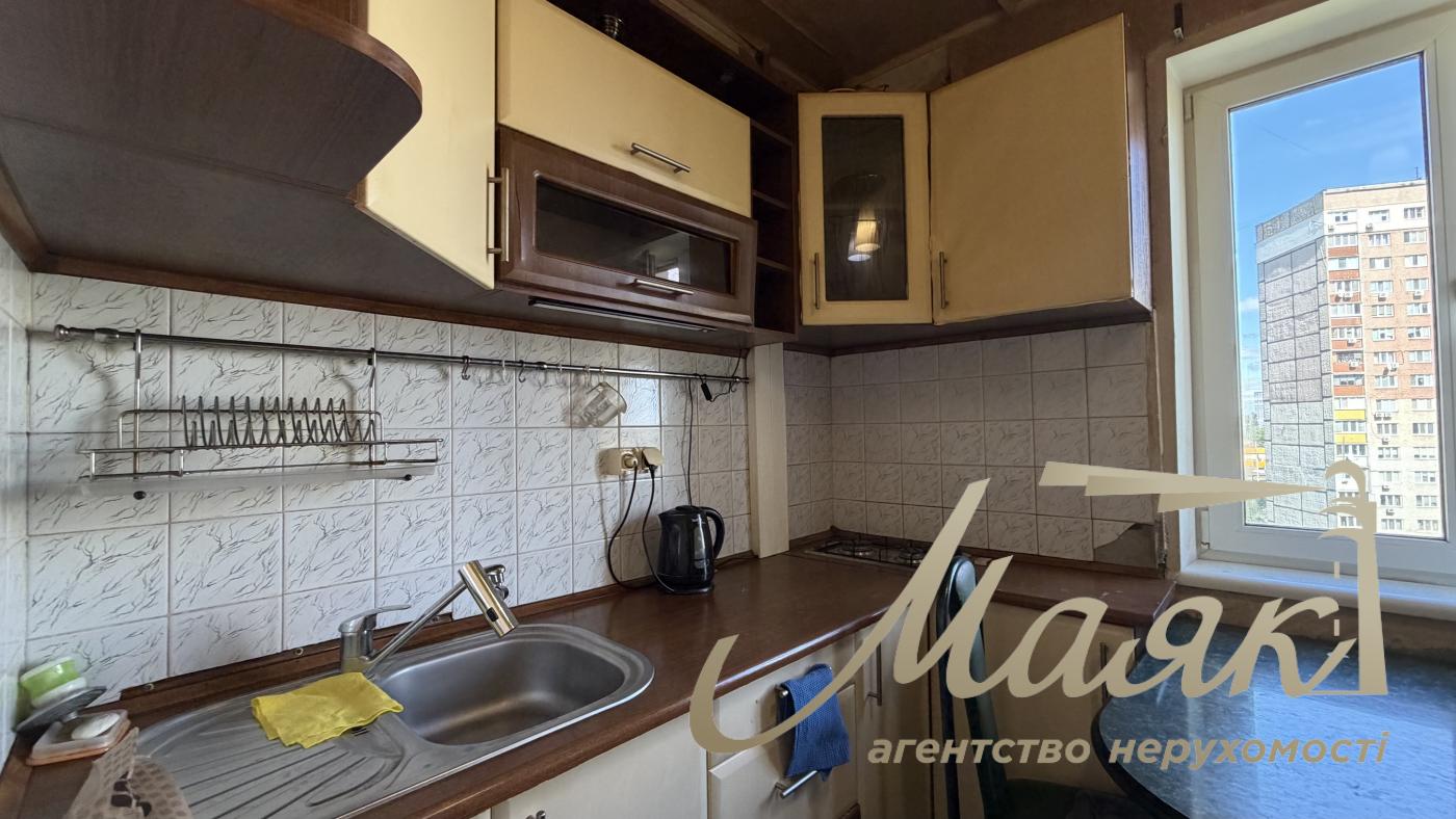 Продаж 1-кімнатної квартири площею 30,2 м² на вул. Рональда Рейгана, 11А, район Троєщина, Київ