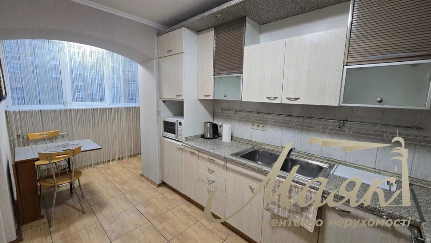 Оренда 4-кімнатної квартири на Антоновича, Центр, Київ, Київ