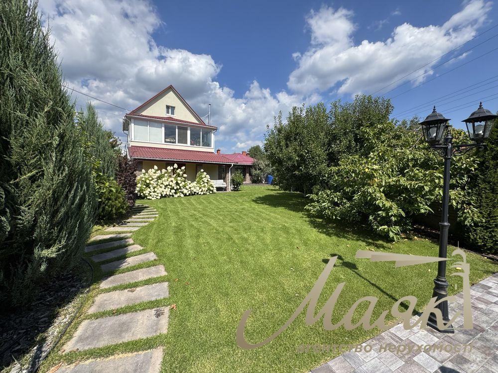 Продажа дома 260 м² с гостевым домом и баней c.Романков у Голубого озера, 10 соток, Обуховское направление, Киевская область.