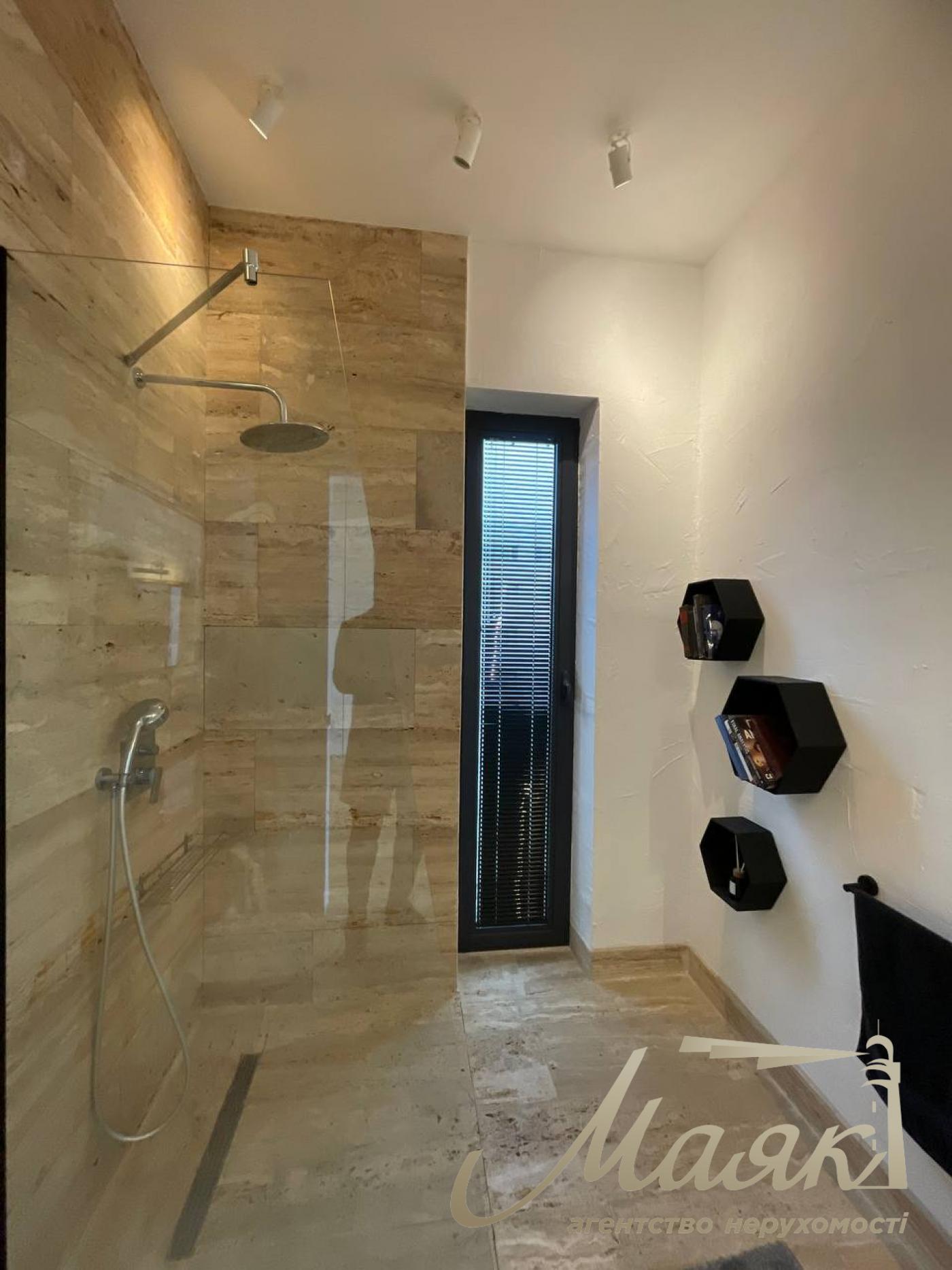 Оренда будинку Лісники- 200 м2 у котеджному містечку Хутір Ясний, з виходом на озеро, 10 соток