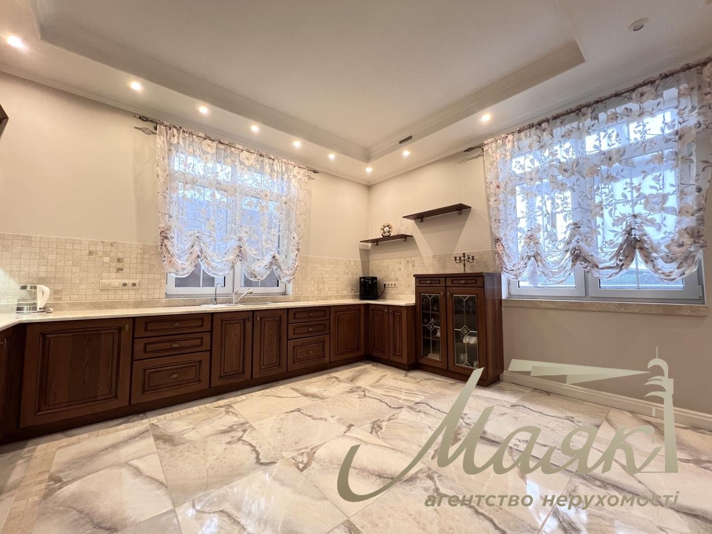 Rent 2-storey house 240m2, Goloseevsky district, Chapaevka.