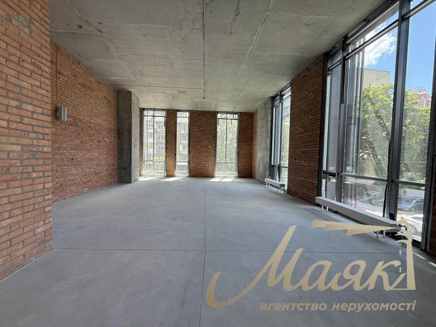 Rent front 110m2 premises LCD Trinity Trinity str. Tyutyunnika, 39/2