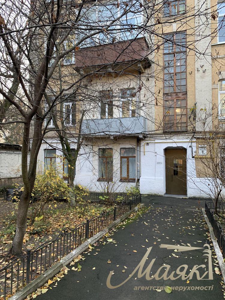 Продаж комерційного приміщення площею 103,5 м², 1-й поверх + цоколь, вул. Липська, Печерськ